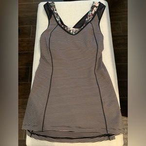 LULULEMON Very NEW Tank Top with Sports Bra Size 2